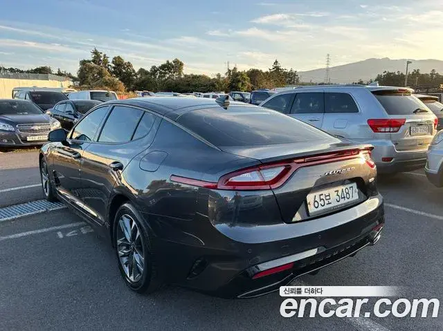 Kia Stinger 2018 — Photo 19/20