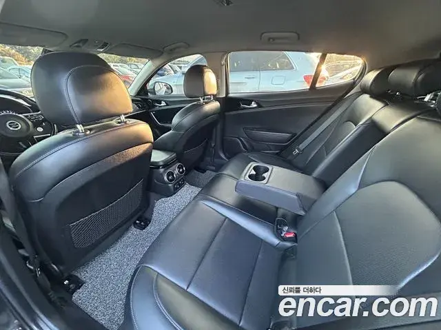 Kia Stinger 2018 — Photo 12/20