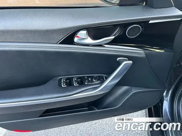 Kia Stinger 2018 — Photo 9/20