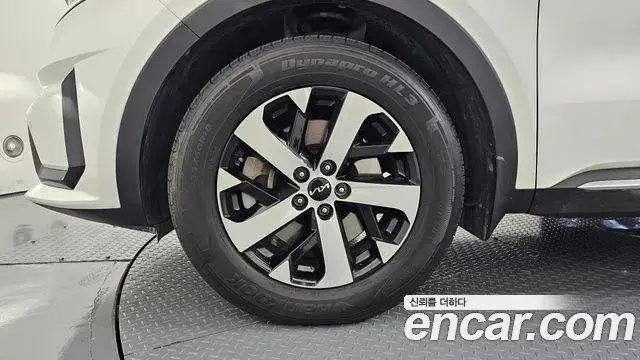 Kia Sorento 2022 — ფოტო 17/20
