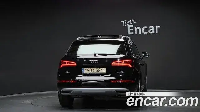 Audi Q5 2020 — Şəkil 18/20