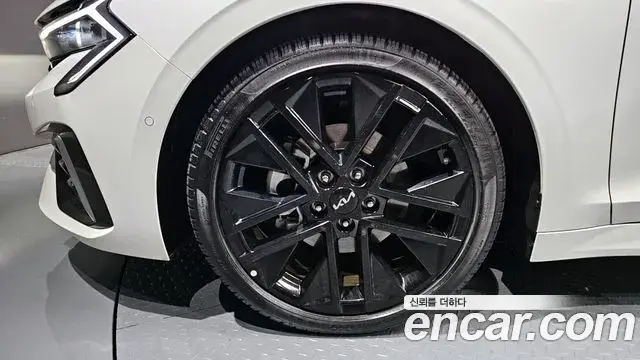 Kia K5 2023 — ფოტო 6/20