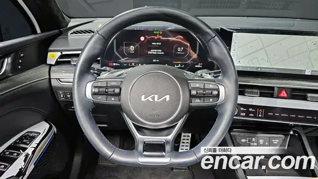 Kia K5 2023 — ფოტო 16/20