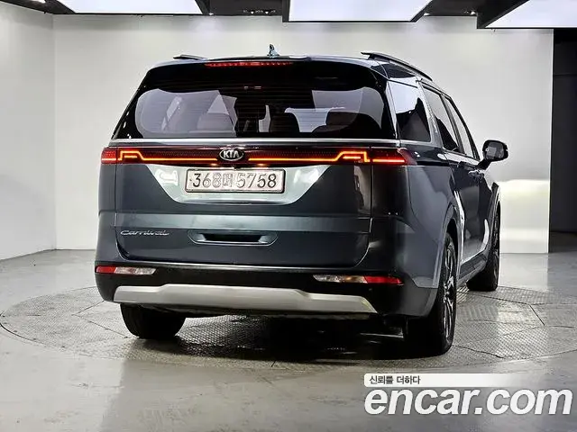 Kia Carnival 2021 — Photo 2/20