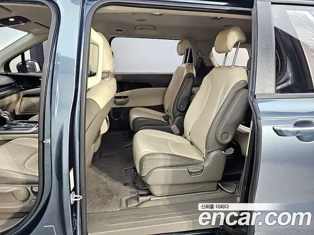 Kia Carnival 2021 — Photo 7/20