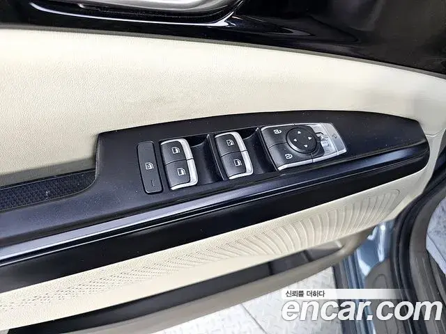 Kia Carnival 2021 — Photo 12/20