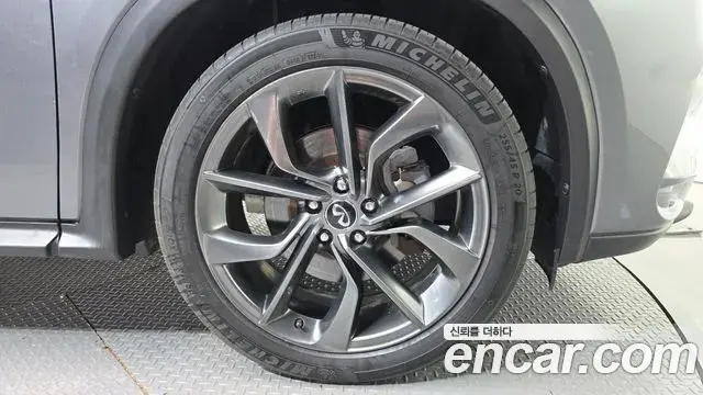 Infiniti QX50 2019 — ფოტო 13/20