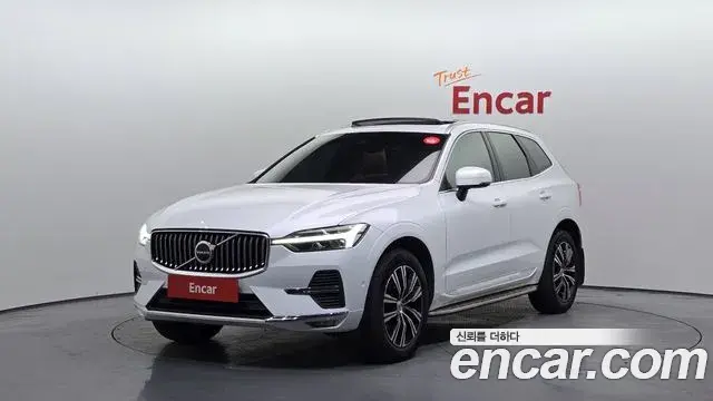Volvo XC60 2022 — Photo 10/20