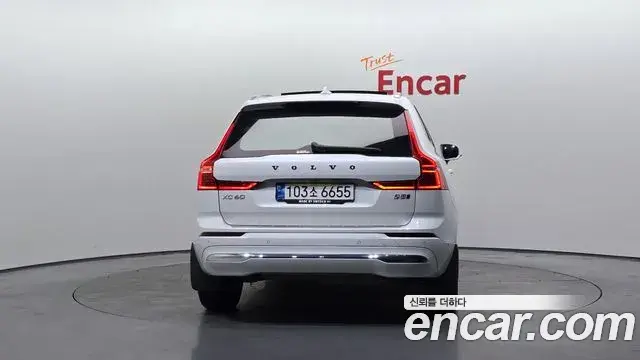 Volvo XC60 2022 — Photo 16/20