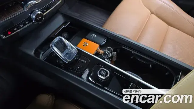 Volvo XC60 2022 — Photo 7/20