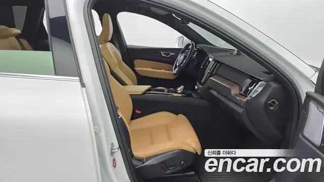 Volvo XC60 2022 — Photo 15/20