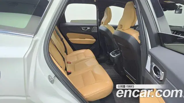Volvo XC60 2022 — Photo 6/20