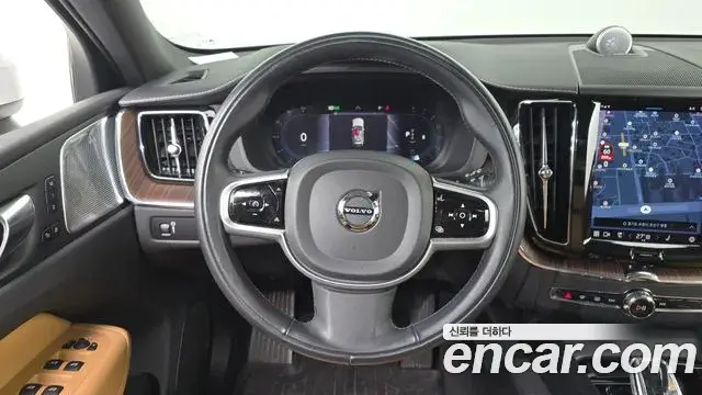 Volvo XC60 2022 — Photo 17/20