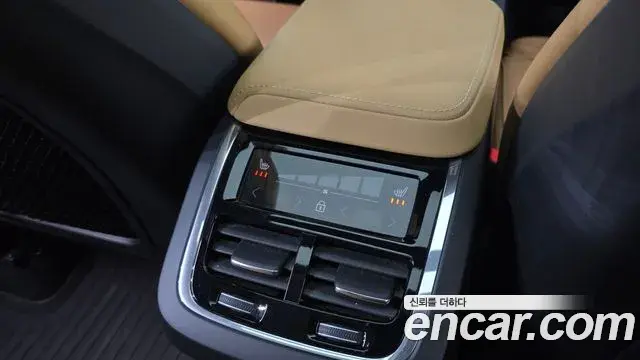 Volvo XC60 2022 — Photo 4/20