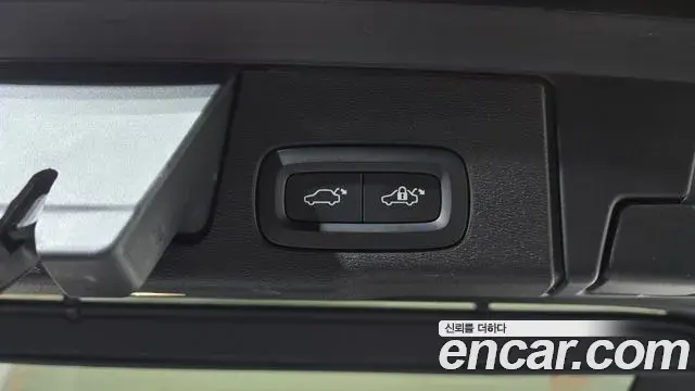 Volvo XC60 2022 — Photo 3/20