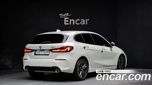BMW 1 Series 2023 — Фото 2/20