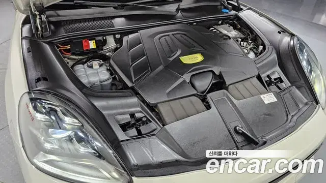 Porsche Cayenne 2021 — Photo 9/20