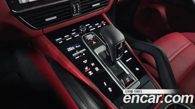 Porsche Cayenne 2021 — Photo 18/20