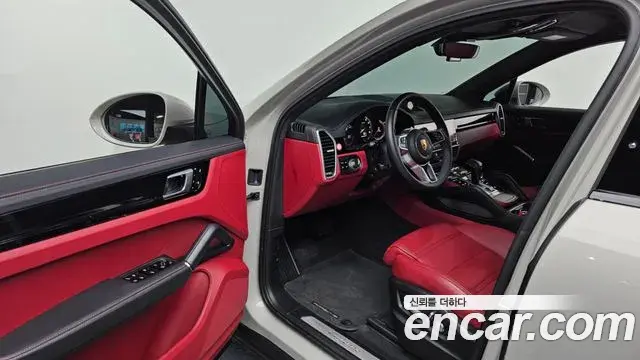 Porsche Cayenne 2021 — Photo 10/20