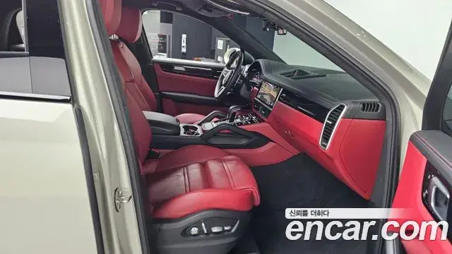 Porsche Cayenne 2021 — Photo 5/20