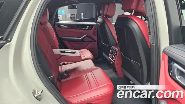 Porsche Cayenne 2021 — Photo 20/20