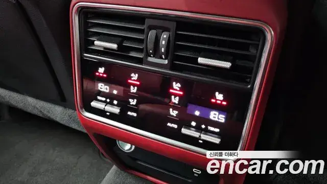 Porsche Cayenne 2021 — Photo 19/20