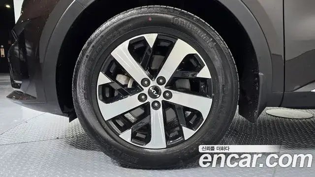 Kia Sorento 2023 — ფოტო 15/20