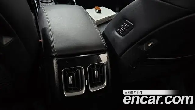 Kia Sorento 2023 — ფოტო 14/20