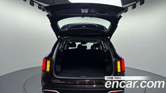 Kia Sorento 2023 — ფოტო 18/20