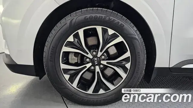 Kia Carnival 2020 — Фото 5/20