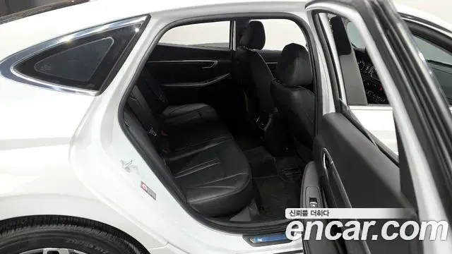 Hyundai Sonata Hybrid 2022 — Photo 16/20