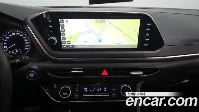Hyundai Sonata Hybrid 2022 — Photo 1/20