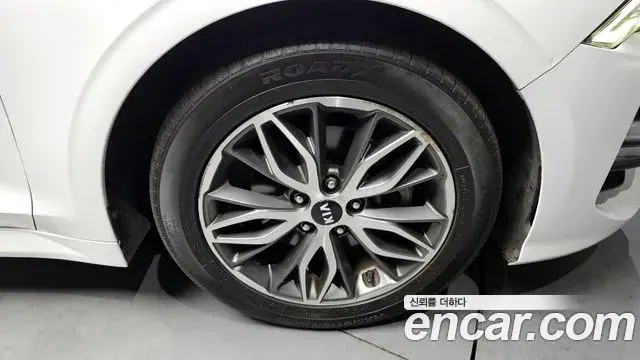 Kia K5 2020 — ფოტო 14/20