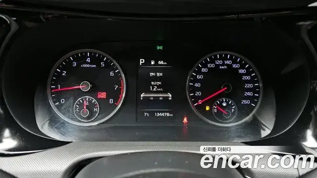 Kia K5 2020 — ფოტო 6/20