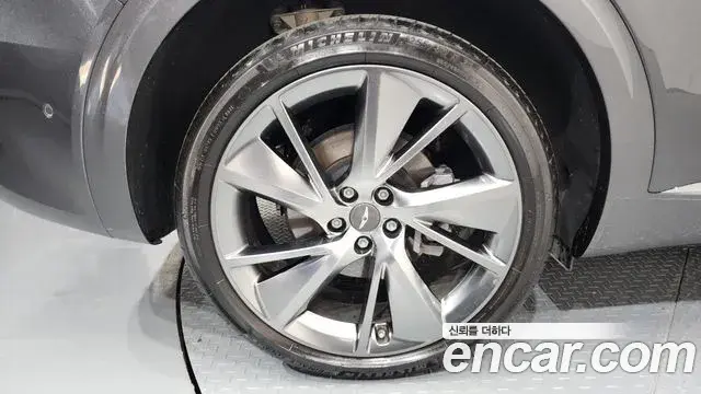 Genesis GV70 2022 — Şəkil 13/20