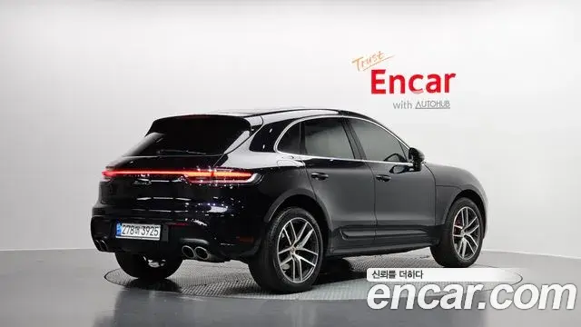 Porsche Macan 2022 — ფოტო 15/20