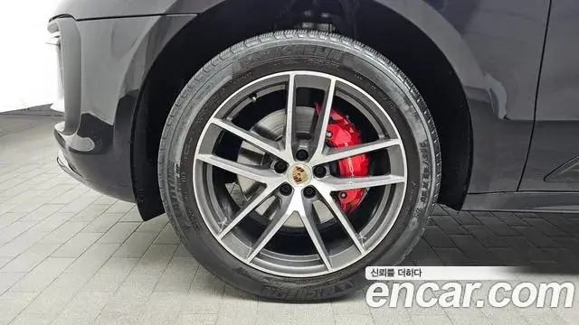 Porsche Macan 2022 — ფოტო 7/20