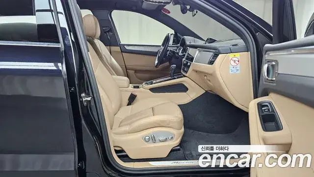 Porsche Macan 2022 — ფოტო 12/20