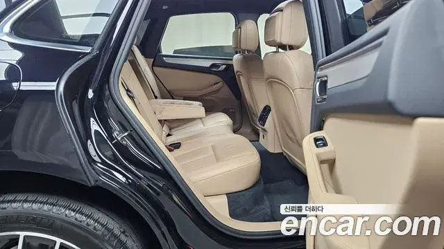 Porsche Macan 2022 — ფოტო 20/20