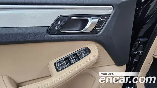 Porsche Macan 2022 — ფოტო 4/20