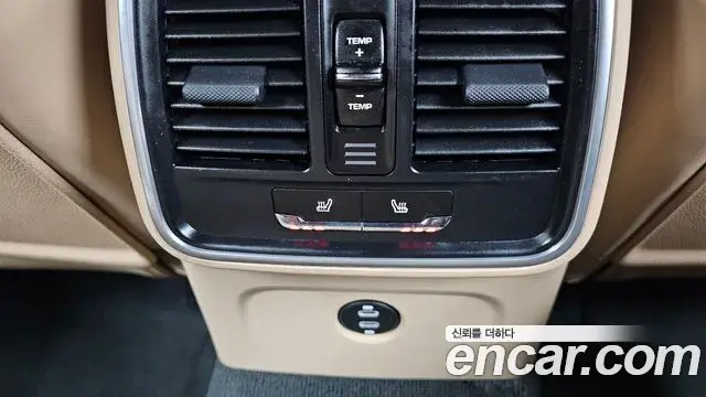 Porsche Macan 2022 — ფოტო 3/20