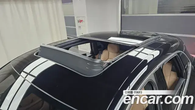 Porsche Macan 2022 — ფოტო 2/20