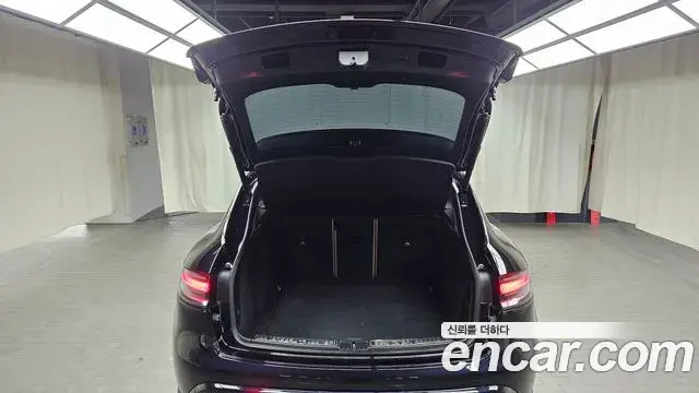 Porsche Macan 2022 — ფოტო 17/20