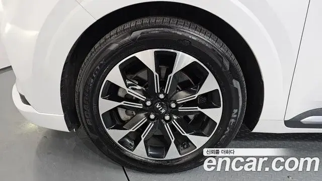 Kia Carnival 2021 — Photo 5/20