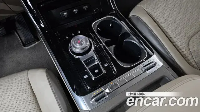 Kia Carnival 2021 — Photo 9/20