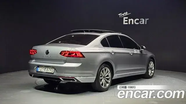 Volkswagen Passat GT 2022 — Фото 2/20