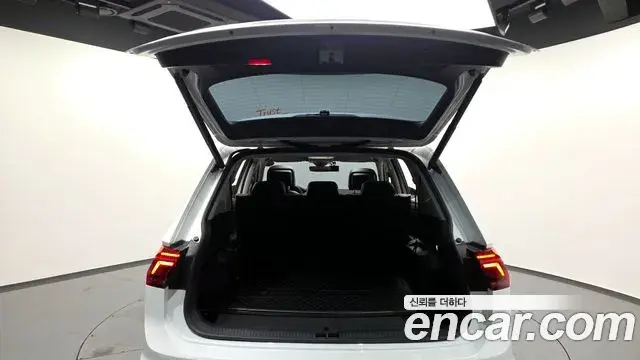 Volkswagen Tiguan Allspace 2024 — ფოტო 17/20