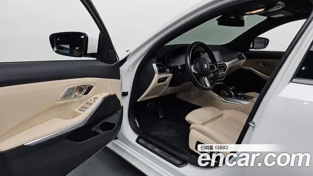 BMW 3 Series 2022 — ფოტო 1/20