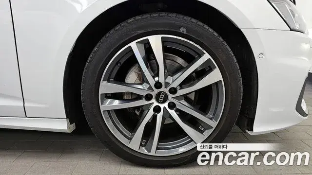 Audi A6 2022 — ფოტო 14/20