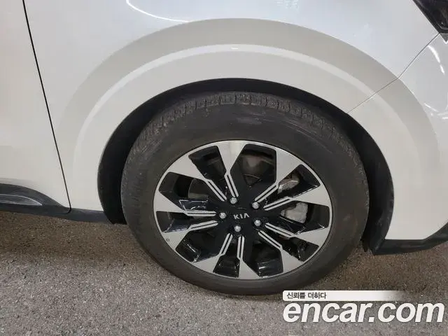 Kia Carnival 2020 — Photo 8/19